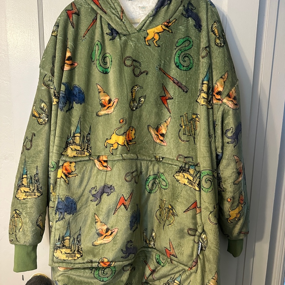 Warner Bros Green and Yellow Hoodie with Animated Design